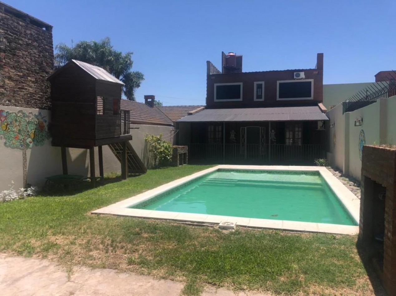 CASA EN BARRIO GUADALUPE!! 220M2 EN IMPORTANTE TERRENO!