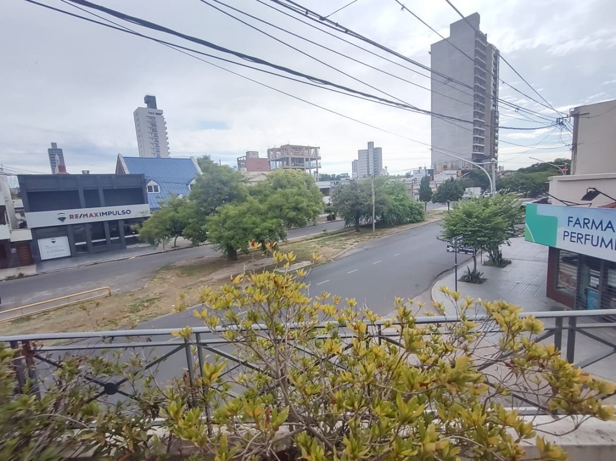 PLANTA ALTA SOBRE BOULEVARD