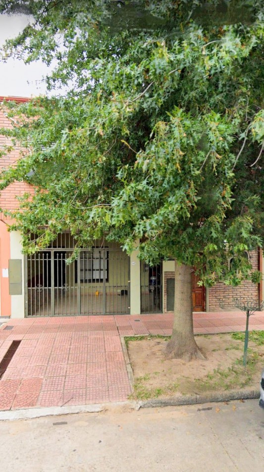 Casa Planta Baja con gran patio verde