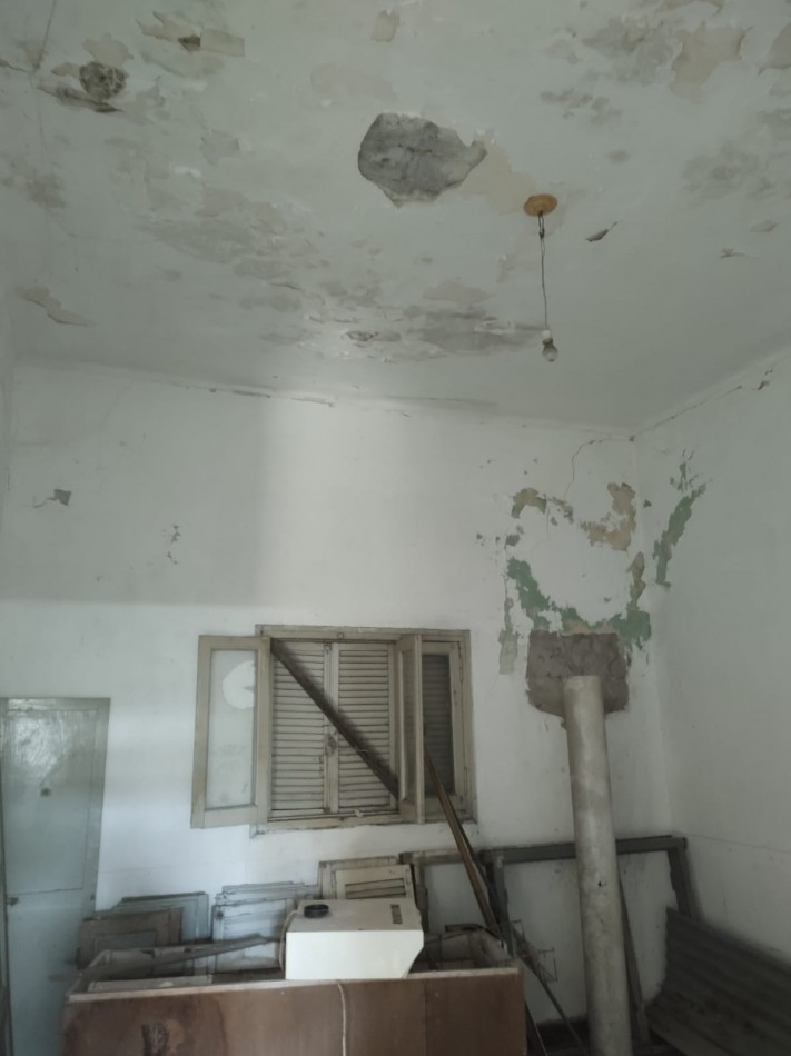 CASA A DEMOLER DE 210m2