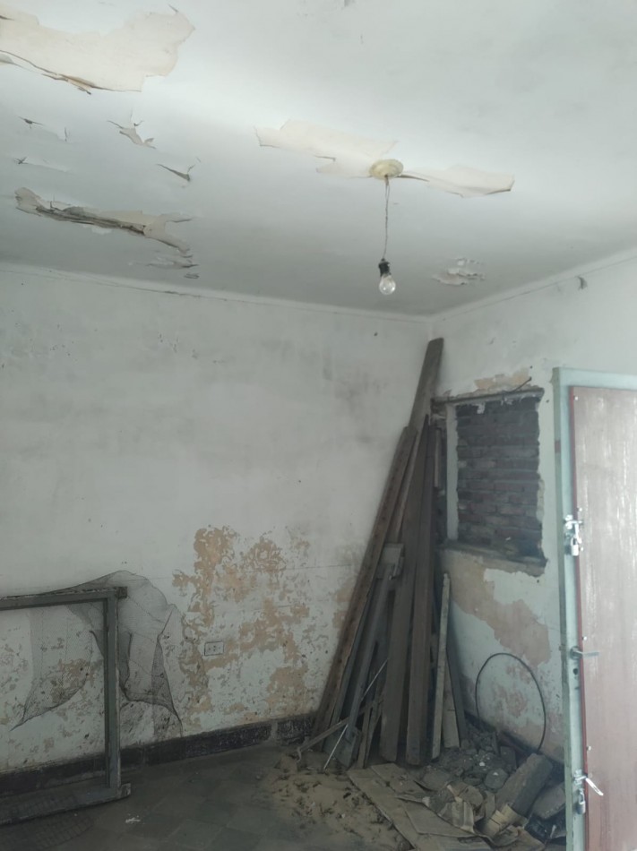 CASA A DEMOLER DE 210m2