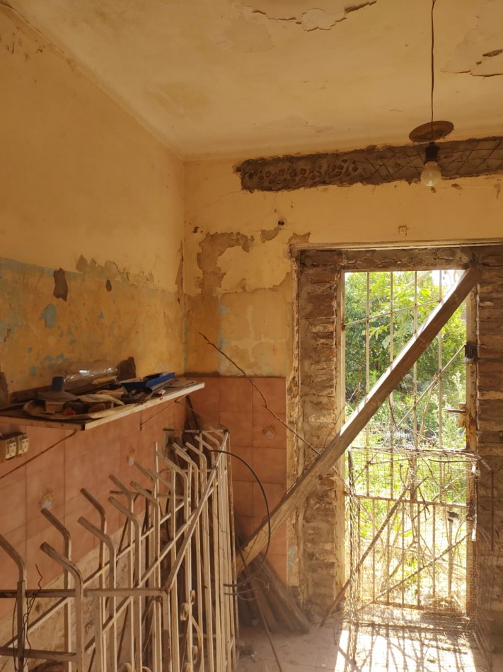 CASA A DEMOLER DE 210m2