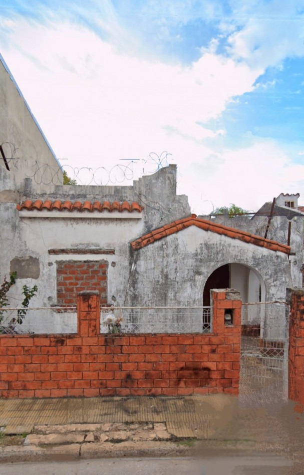 CASA A DEMOLER DE 210m2