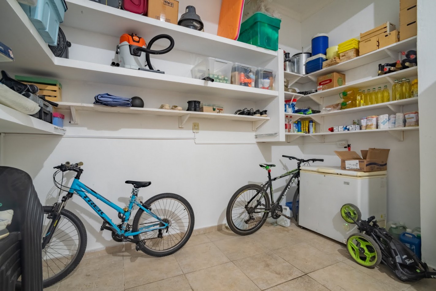 CASA DE CATEGORIA EN BARRIO SUR