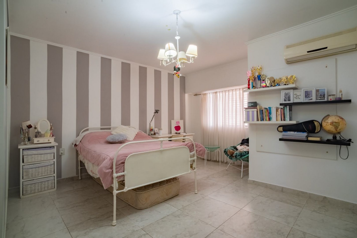 CASA DE CATEGORIA EN BARRIO SUR