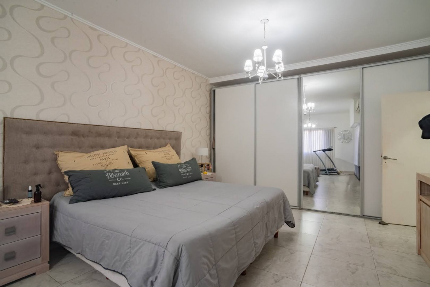 CASA DE CATEGORIA EN BARRIO SUR