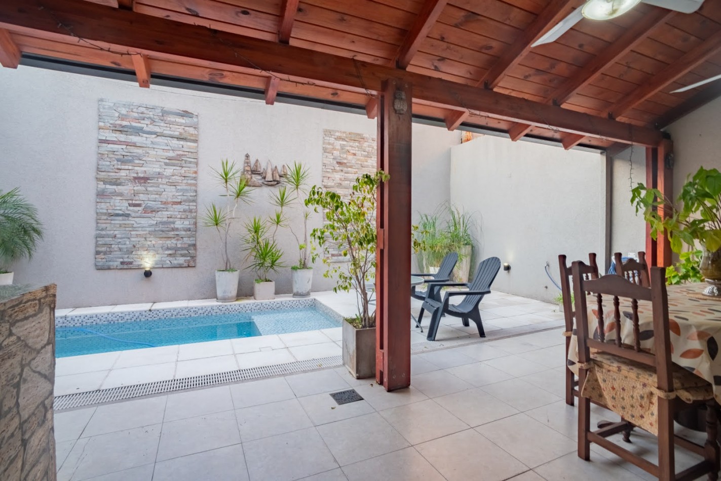 CASA DE CATEGORIA EN BARRIO SUR