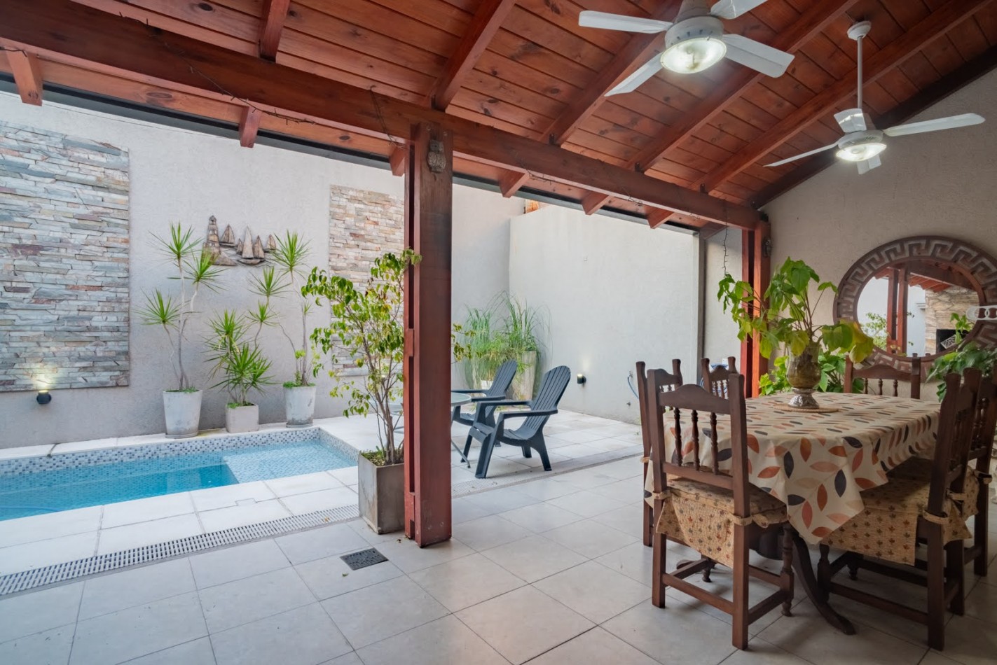 CASA DE CATEGORIA EN BARRIO SUR