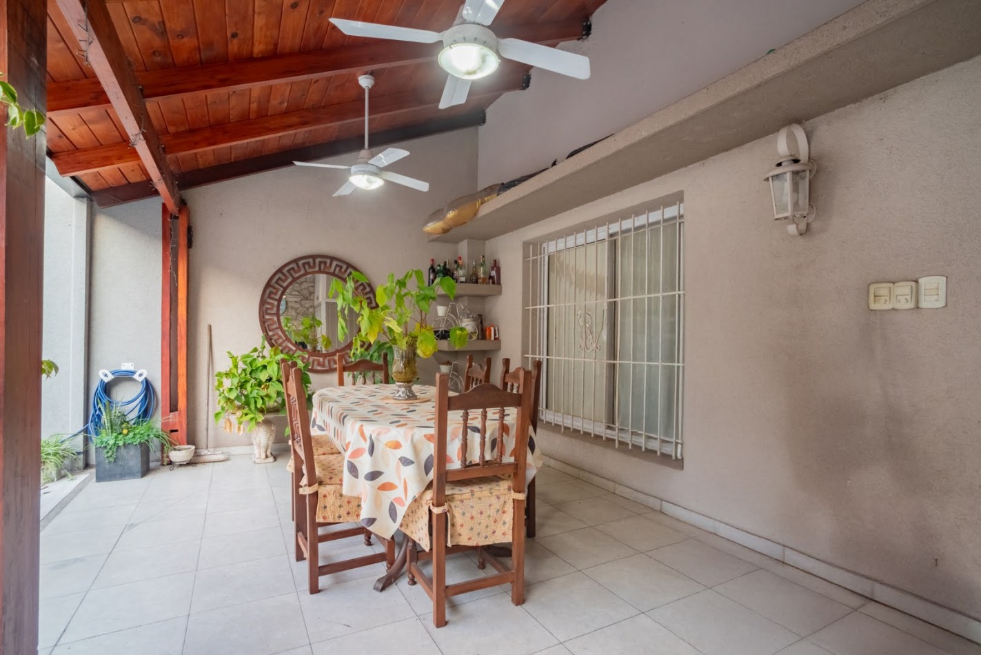 CASA DE CATEGORIA EN BARRIO SUR