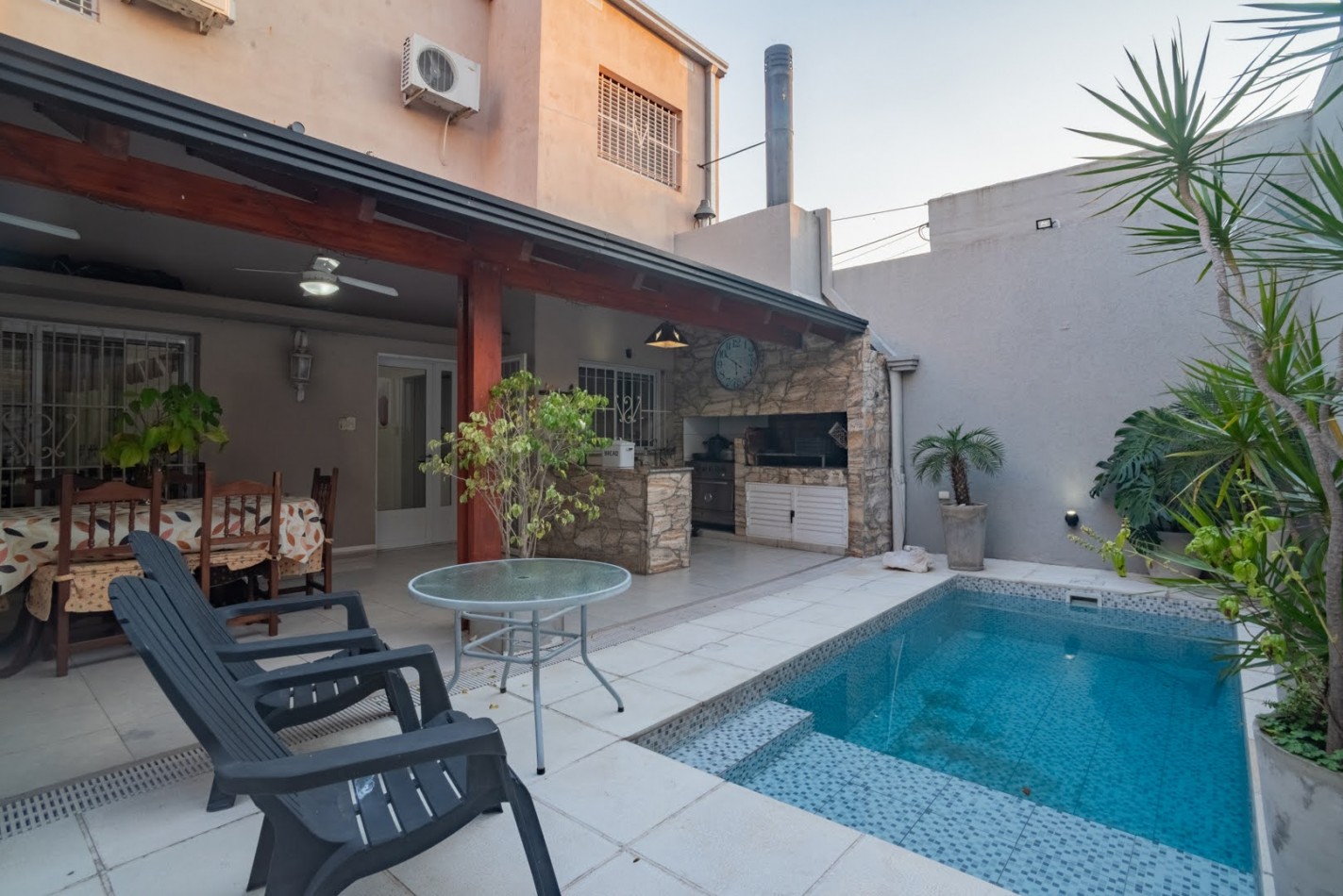 CASA DE CATEGORIA EN BARRIO SUR