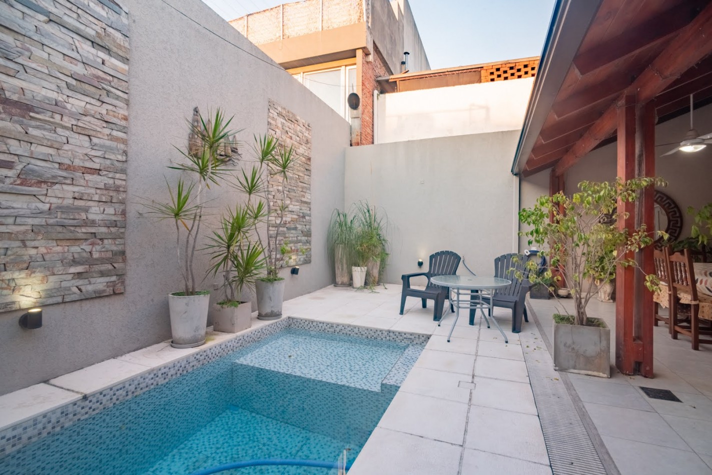 CASA DE CATEGORIA EN BARRIO SUR