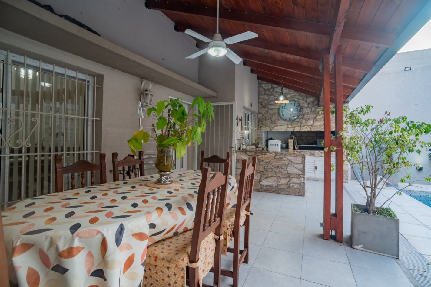 CASA DE CATEGORIA EN BARRIO SUR