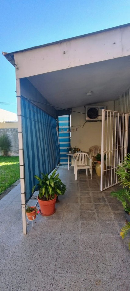 CASA CON GRAN PATIO VERDE EN PLENO SARGENTO CABRAL
