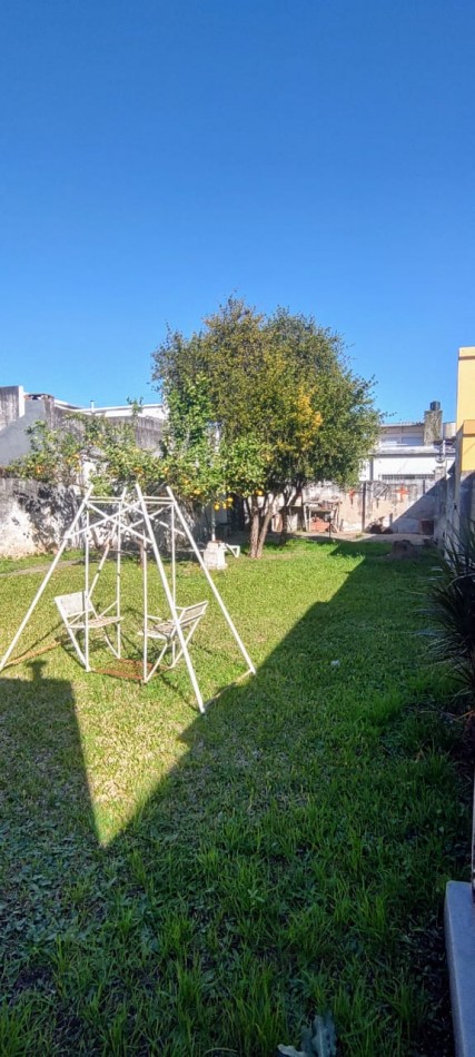 CASA CON GRAN PATIO VERDE EN PLENO SARGENTO CABRAL