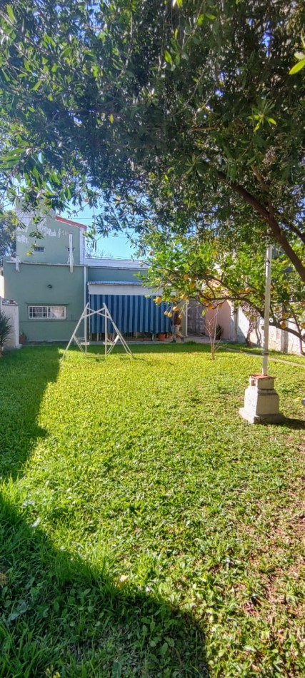 CASA CON GRAN PATIO VERDE EN PLENO SARGENTO CABRAL