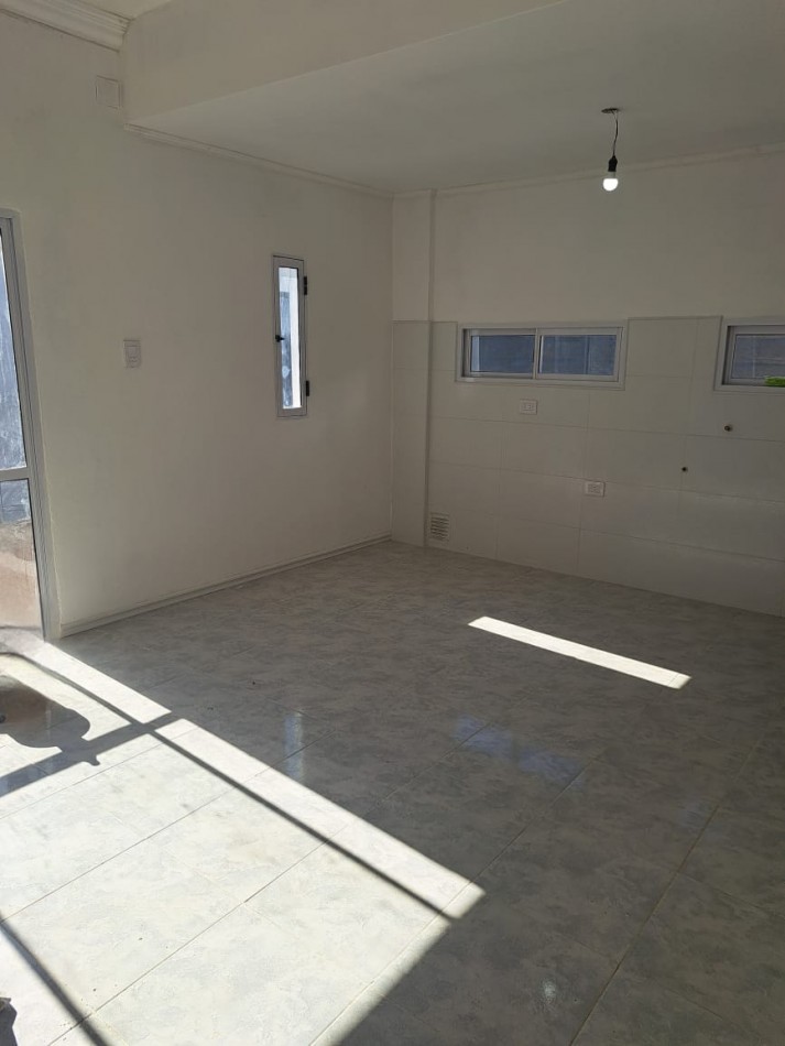 CASA EN REFACCION EN RISSO 1200