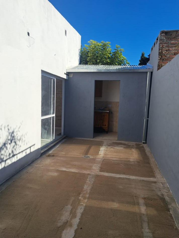CASA EN REFACCION EN RISSO 1200