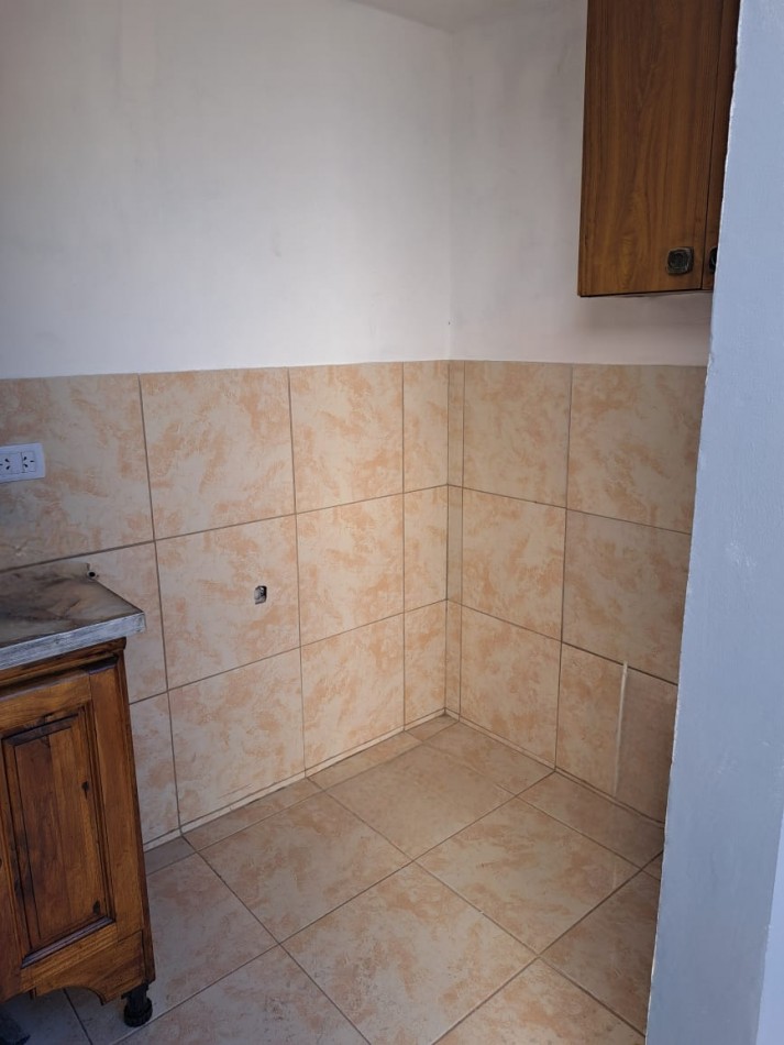 CASA EN REFACCION EN RISSO 1200