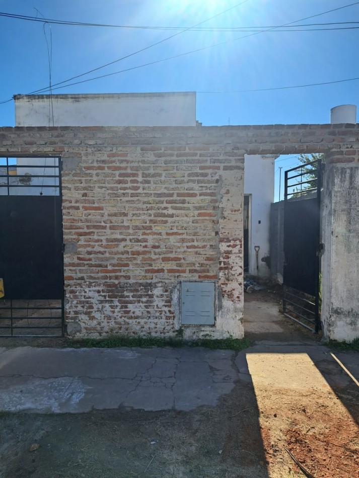 CASA EN REFACCION EN RISSO 1200