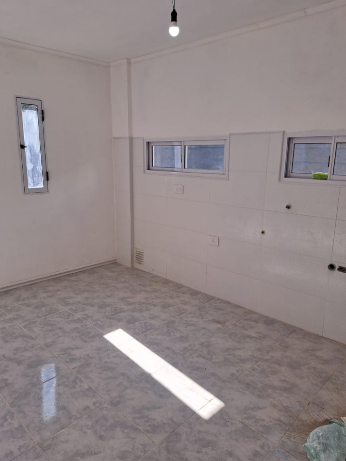 CASA EN REFACCION EN RISSO 1200