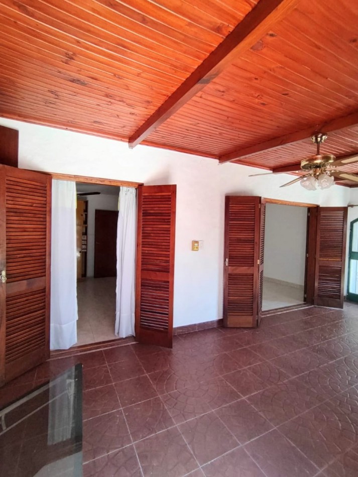 Casa con pileta en santoto