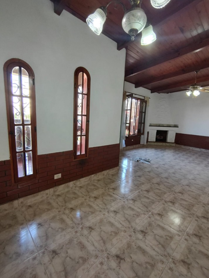 Casa con pileta en santoto