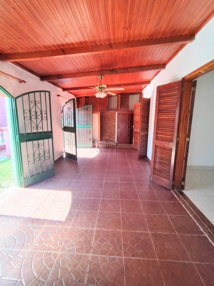 Casa con pileta en santoto