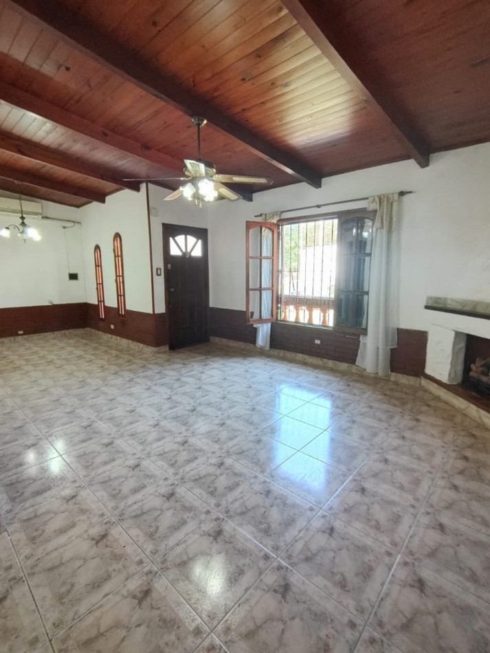 Casa con pileta en santoto