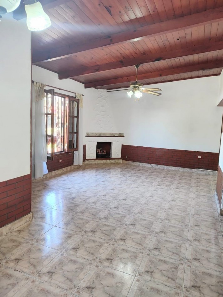 Casa con pileta en santoto