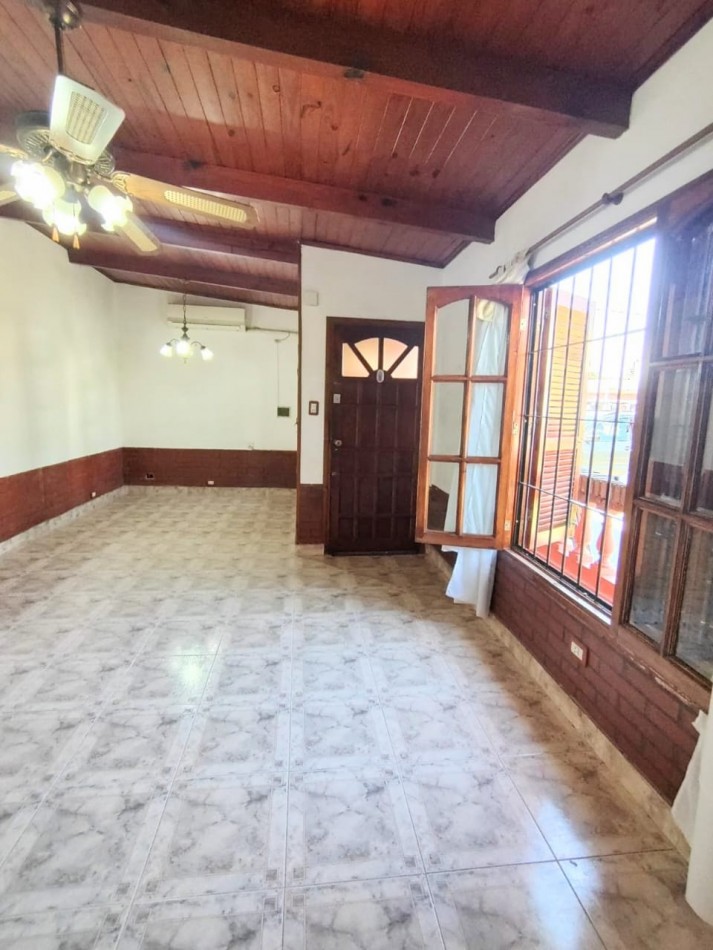 Casa con pileta en santoto