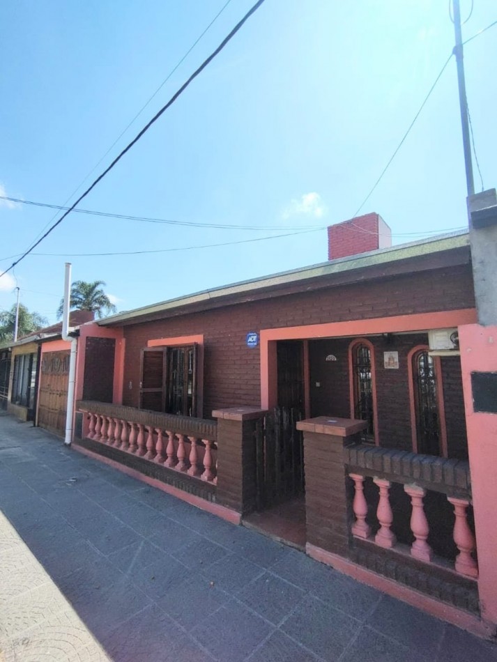 Casa con pileta en santoto