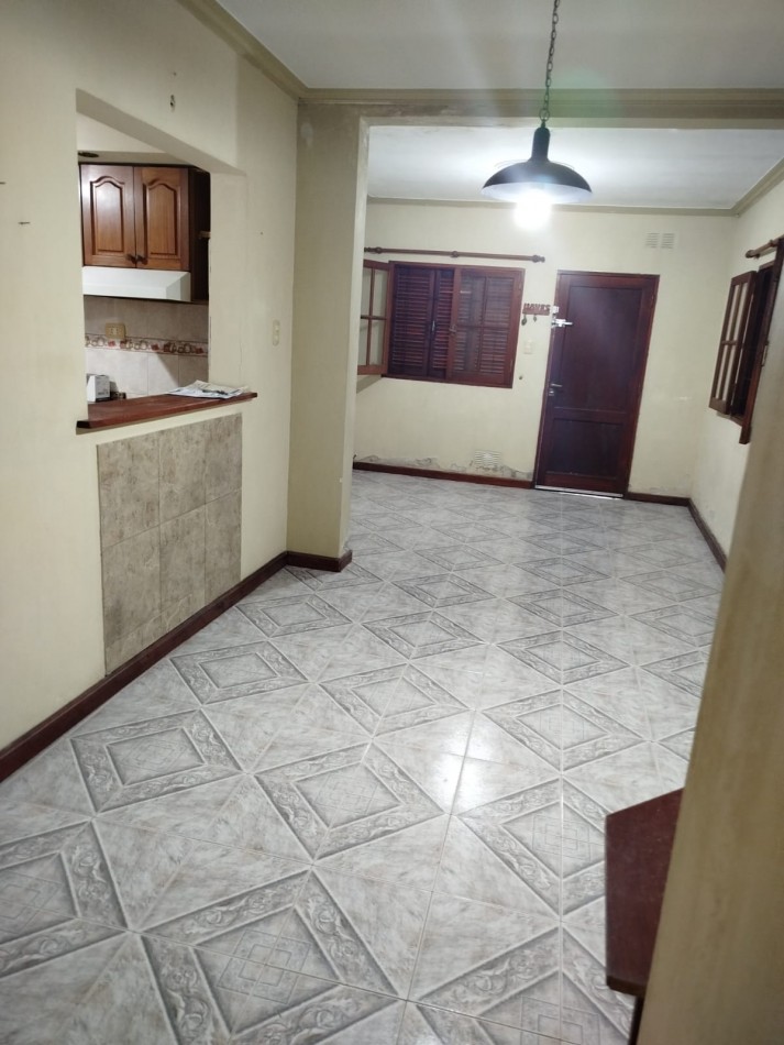 Se vende casa en San Lorenzo 6400