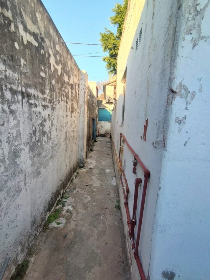 Casa a refaccionar a metros de salvador del carril