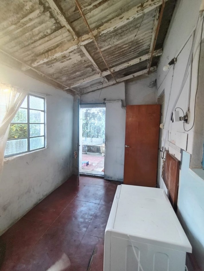 Casa a refaccionar a metros de salvador del carril