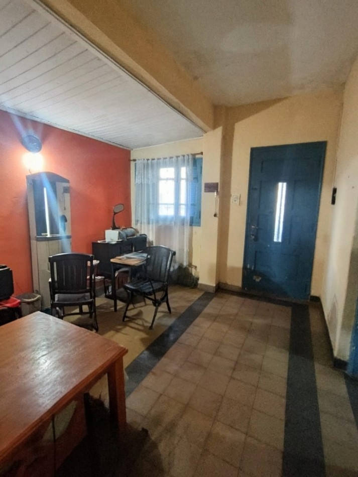 Casa a refaccionar a metros de salvador del carril