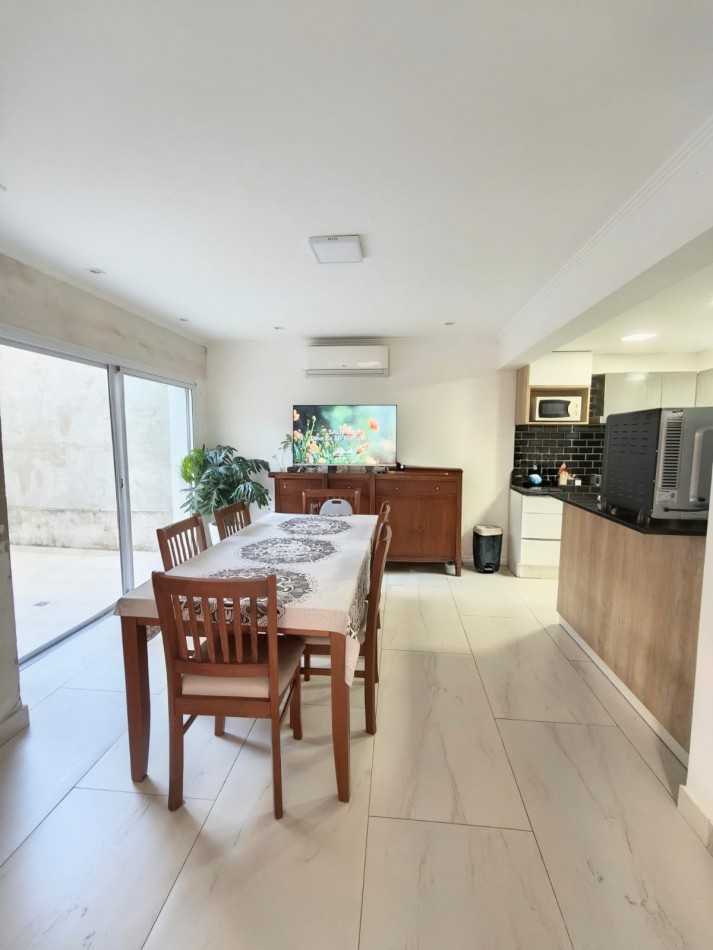 Casa interna a una cuadra de la costanera