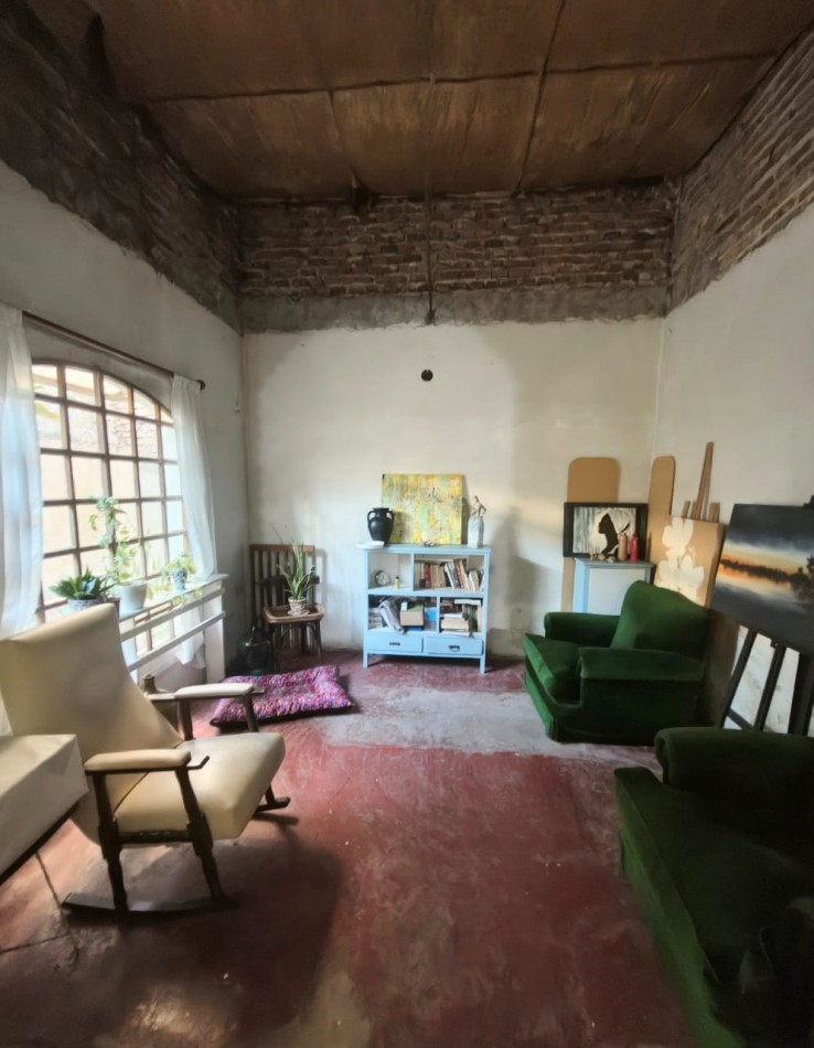 Casa interna con cochera y patio verde