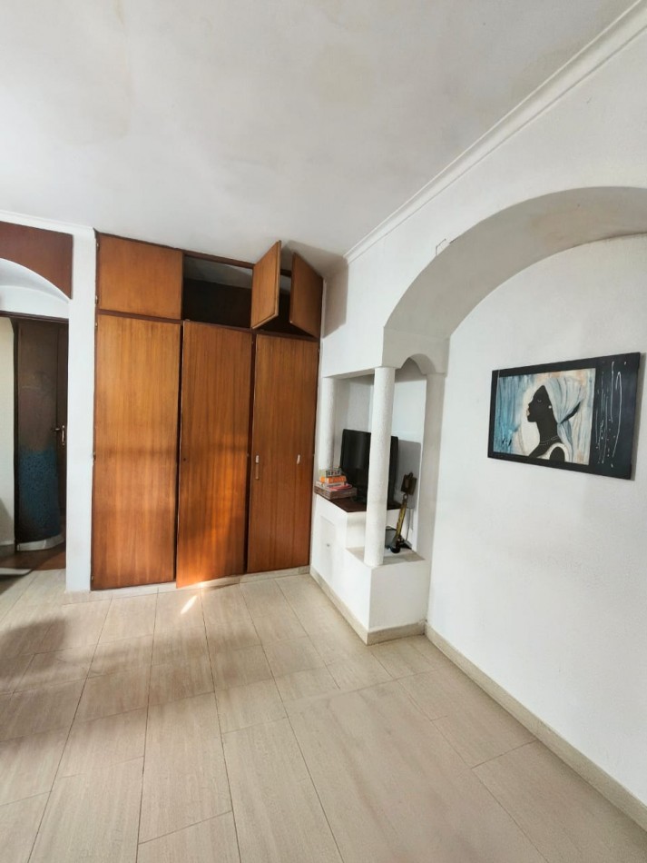 Casa interna con cochera y patio verde