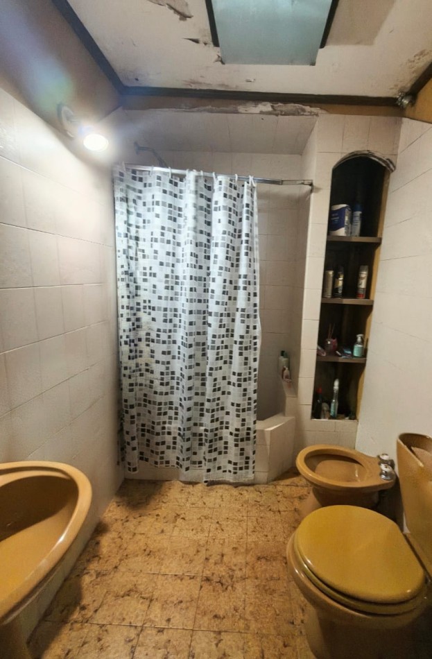 Casa interna con cochera y patio verde