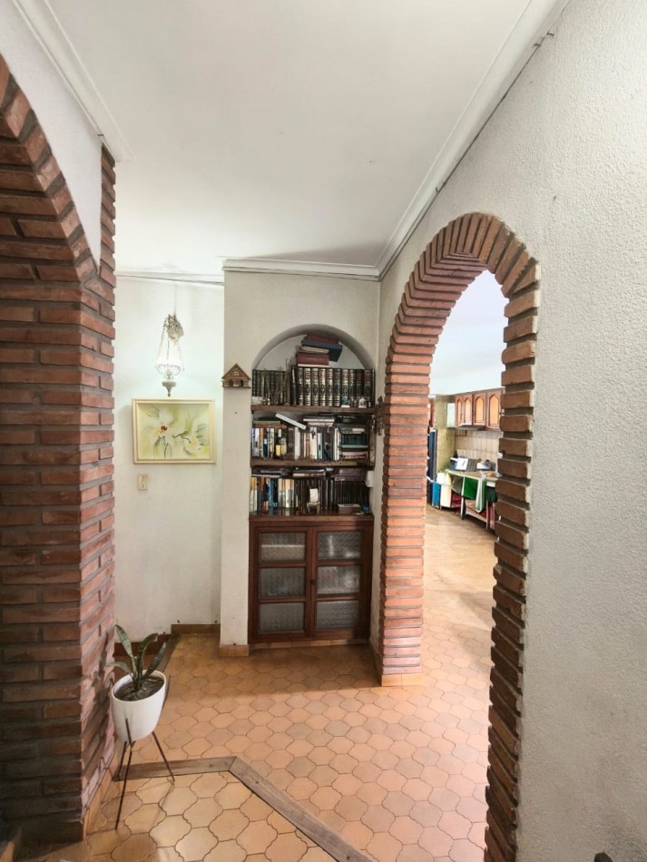 Casa interna con cochera y patio verde