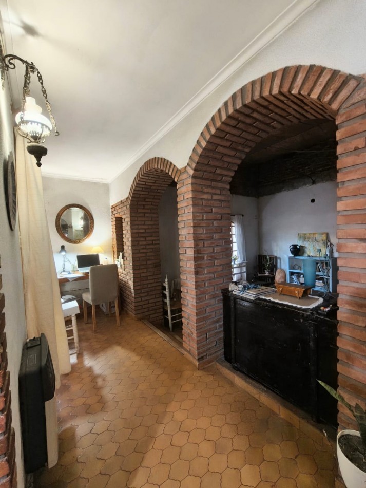Casa interna con cochera y patio verde