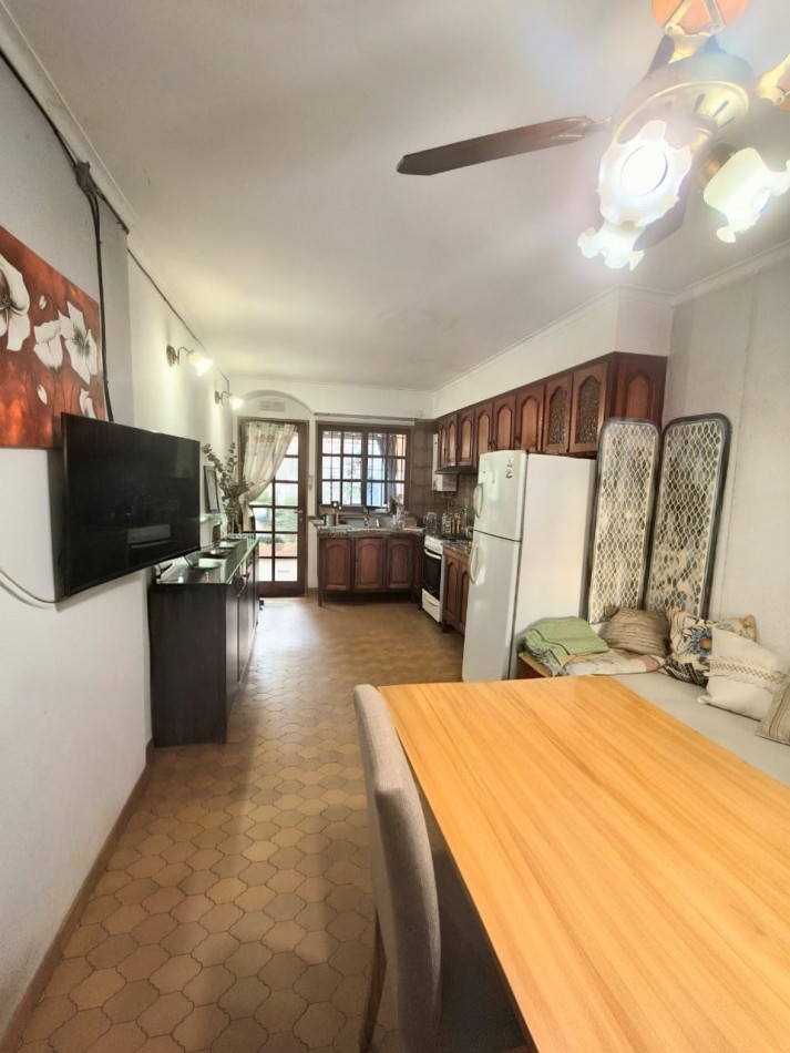 Casa interna con cochera y patio verde