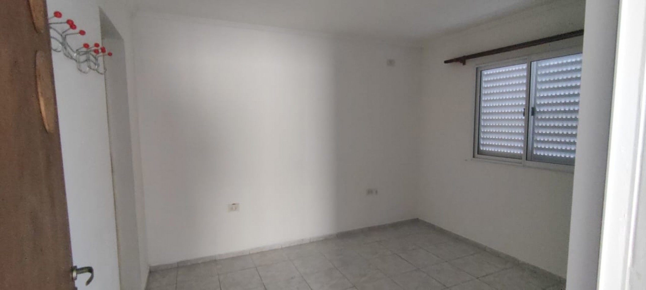 Interno a metros de Bv