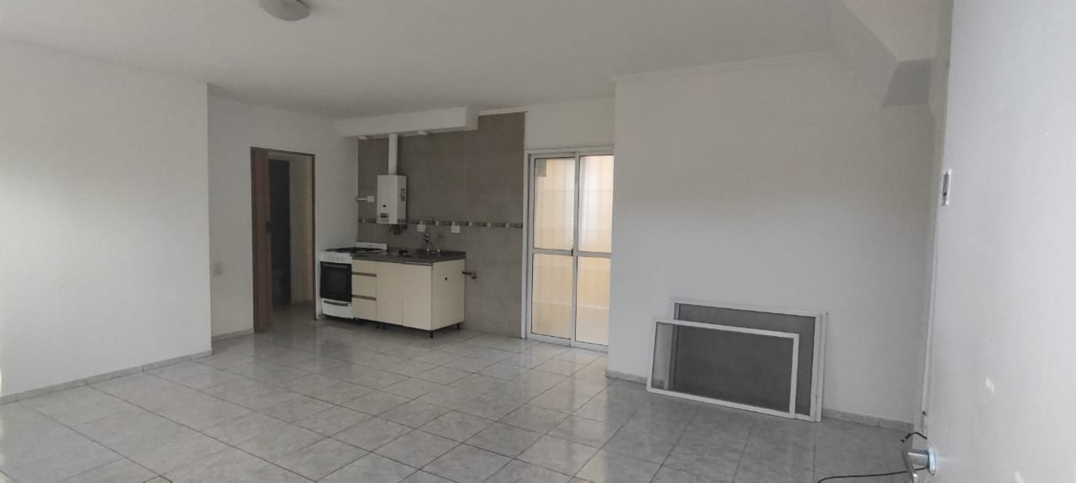Interno a metros de Bv