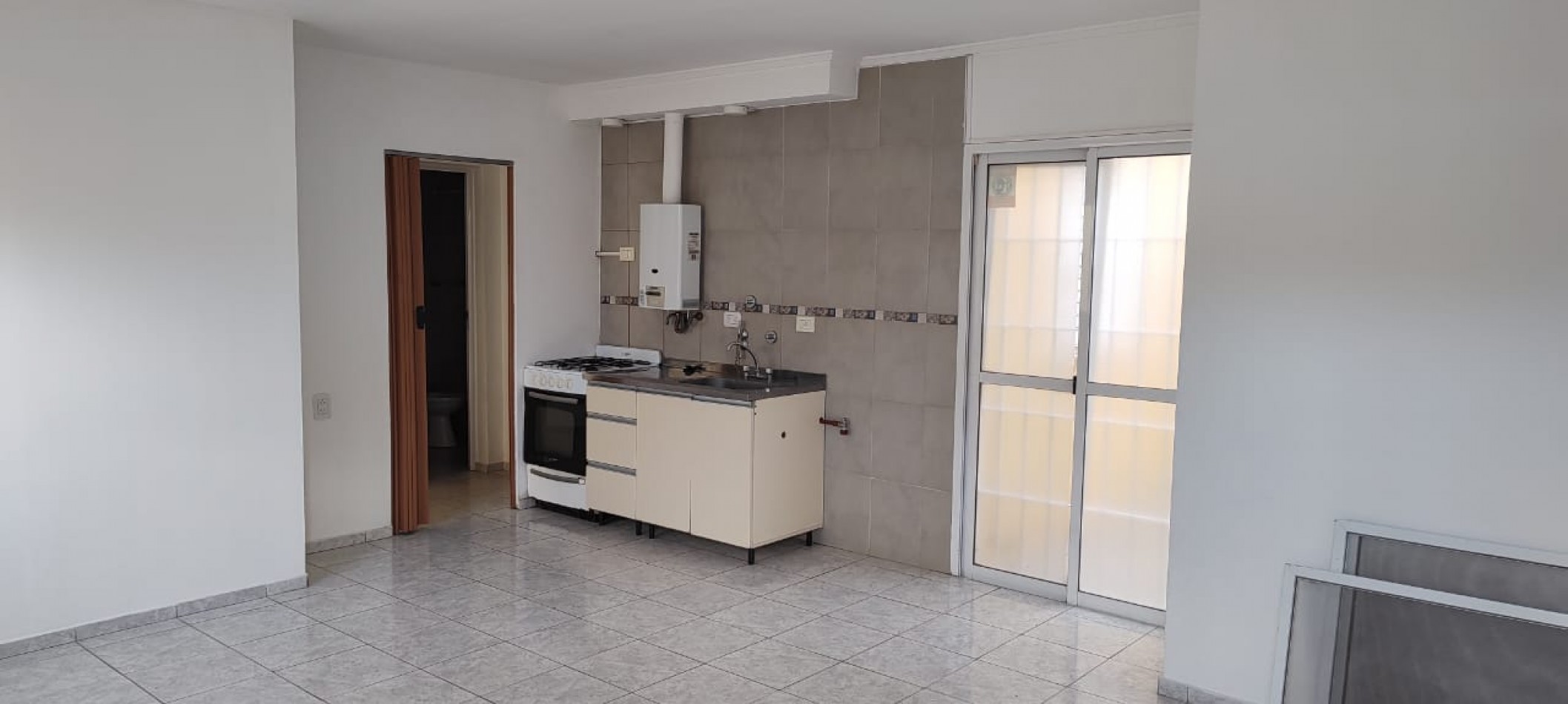 Interno a metros de Bv