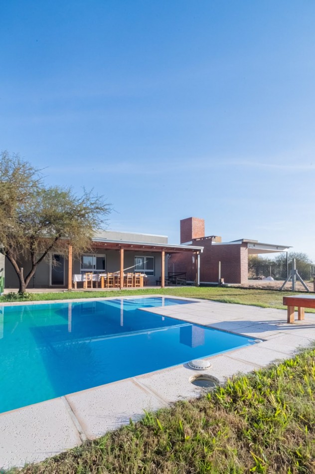 Casa moderna en leyes