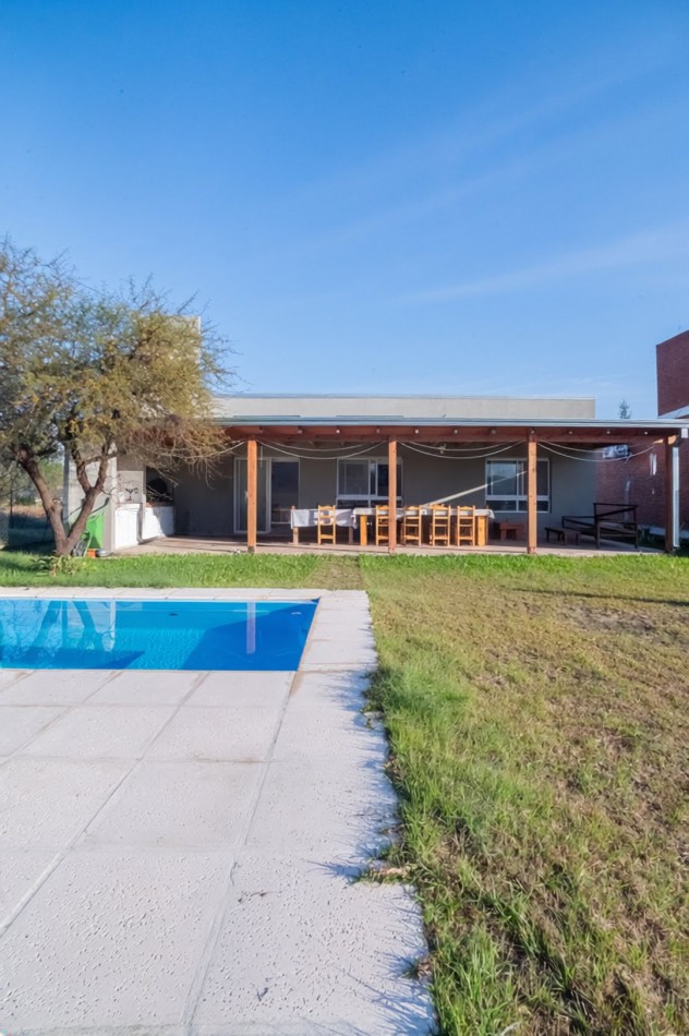 Casa moderna en leyes