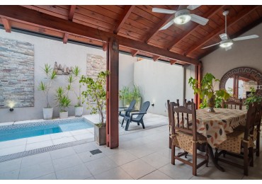 CASA DE CATEGORIA EN BARRIO SUR
