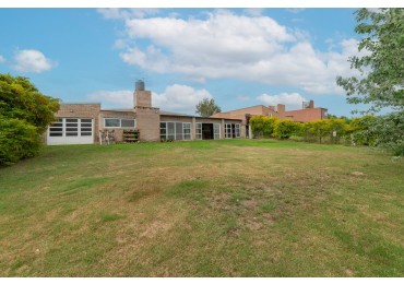 Amplia casa en Ruta 1 - Lomas de San Jose