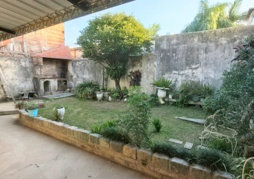Casa interna con cochera y patio verde